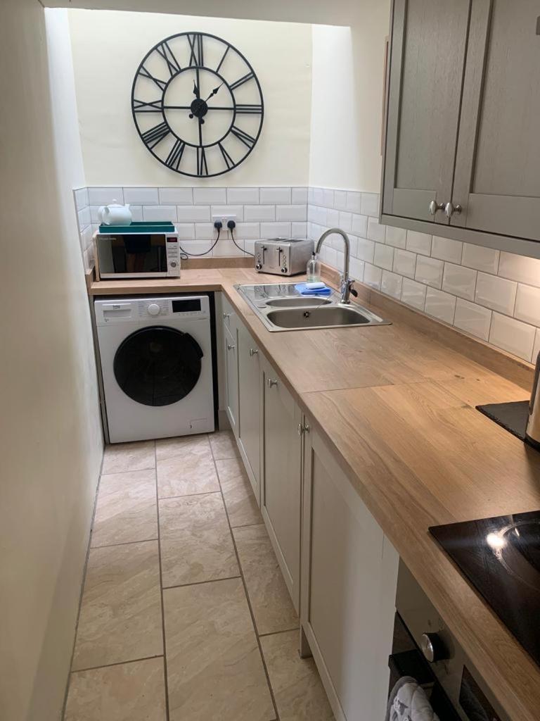 Gorgeous Cozy Cottage With A Heritage Feel, Walks, Pubs & Wood Burner Tideswell Esterno foto